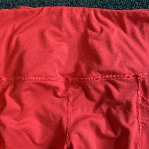 Leggings by So. Pockets on sides. Size Medium - Picture 3 of 5